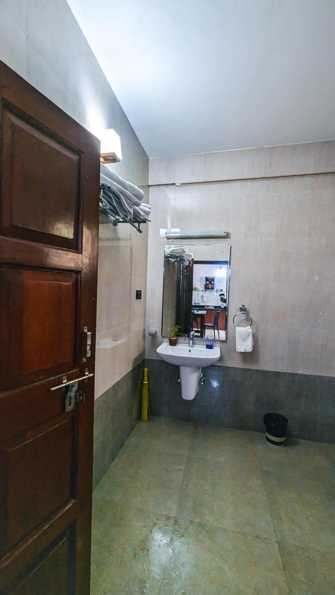 The First House By V3Homestay 4Bhk Private Pool Calangute Esterno foto
