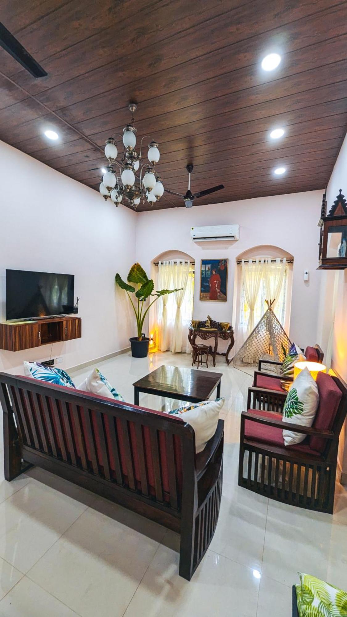 The First House By V3Homestay 4Bhk Private Pool Calangute Esterno foto