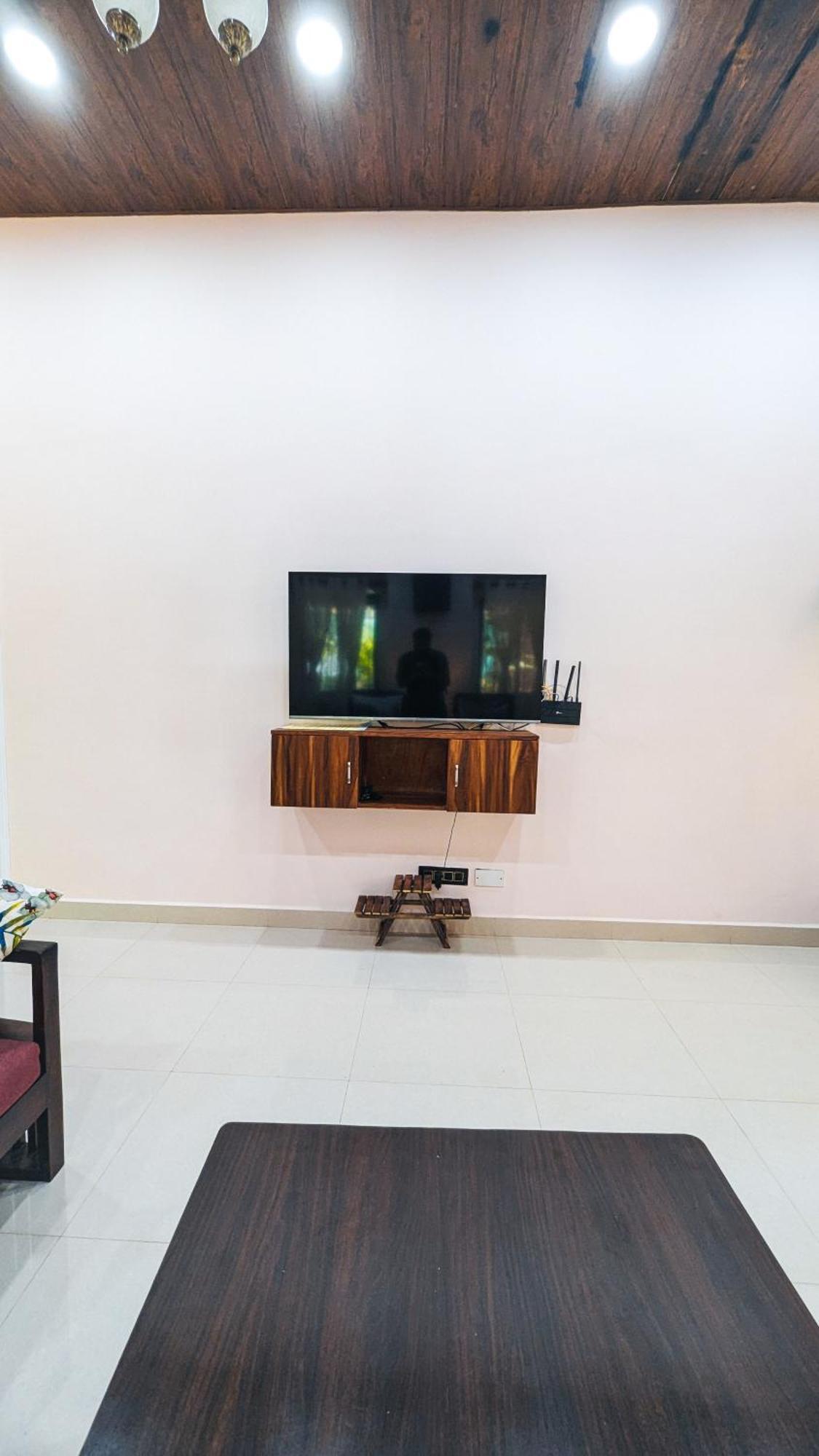 The First House By V3Homestay 4Bhk Private Pool Calangute Esterno foto