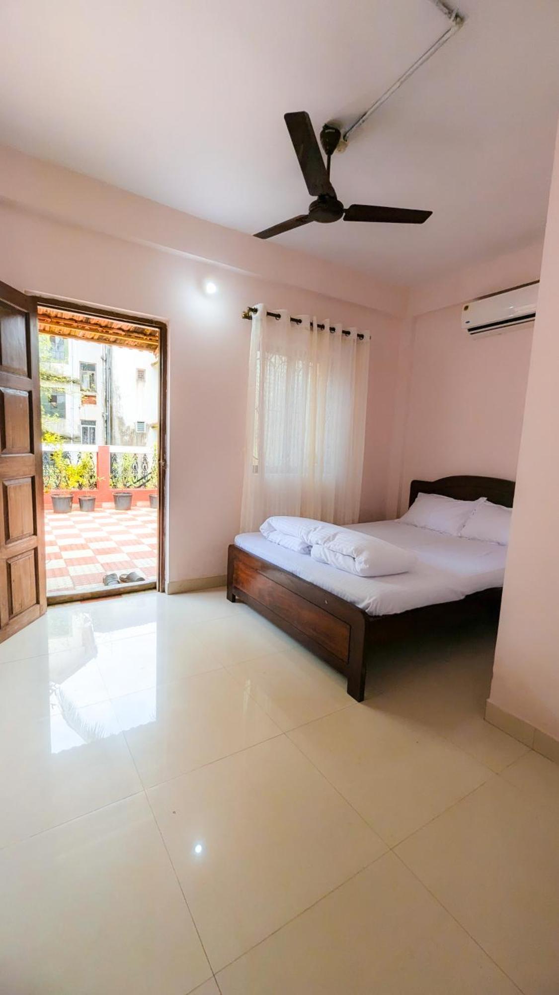 The First House By V3Homestay 4Bhk Private Pool Calangute Esterno foto